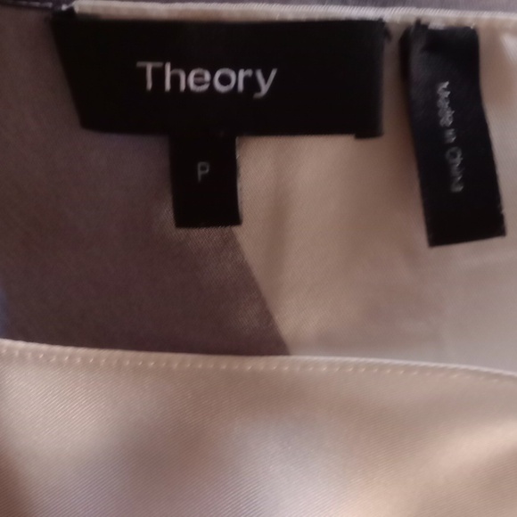 Theory silk blouse with circular print size small - Picture 4 of 5